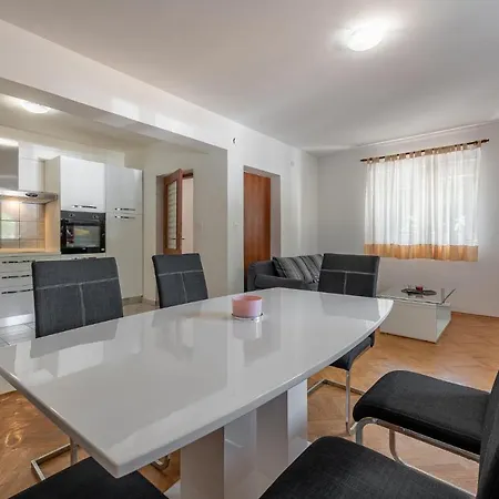 Stunning In With Kitchen Dom wakacyjny