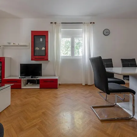 Stunning In With Kitchen
